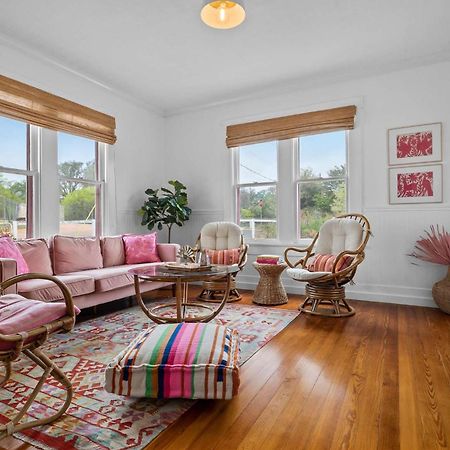 فيلا Pink Duchess - Mins To Main Hot Tub & Fire Pit فريدريكسبيرغ المظهر الخارجي الصورة