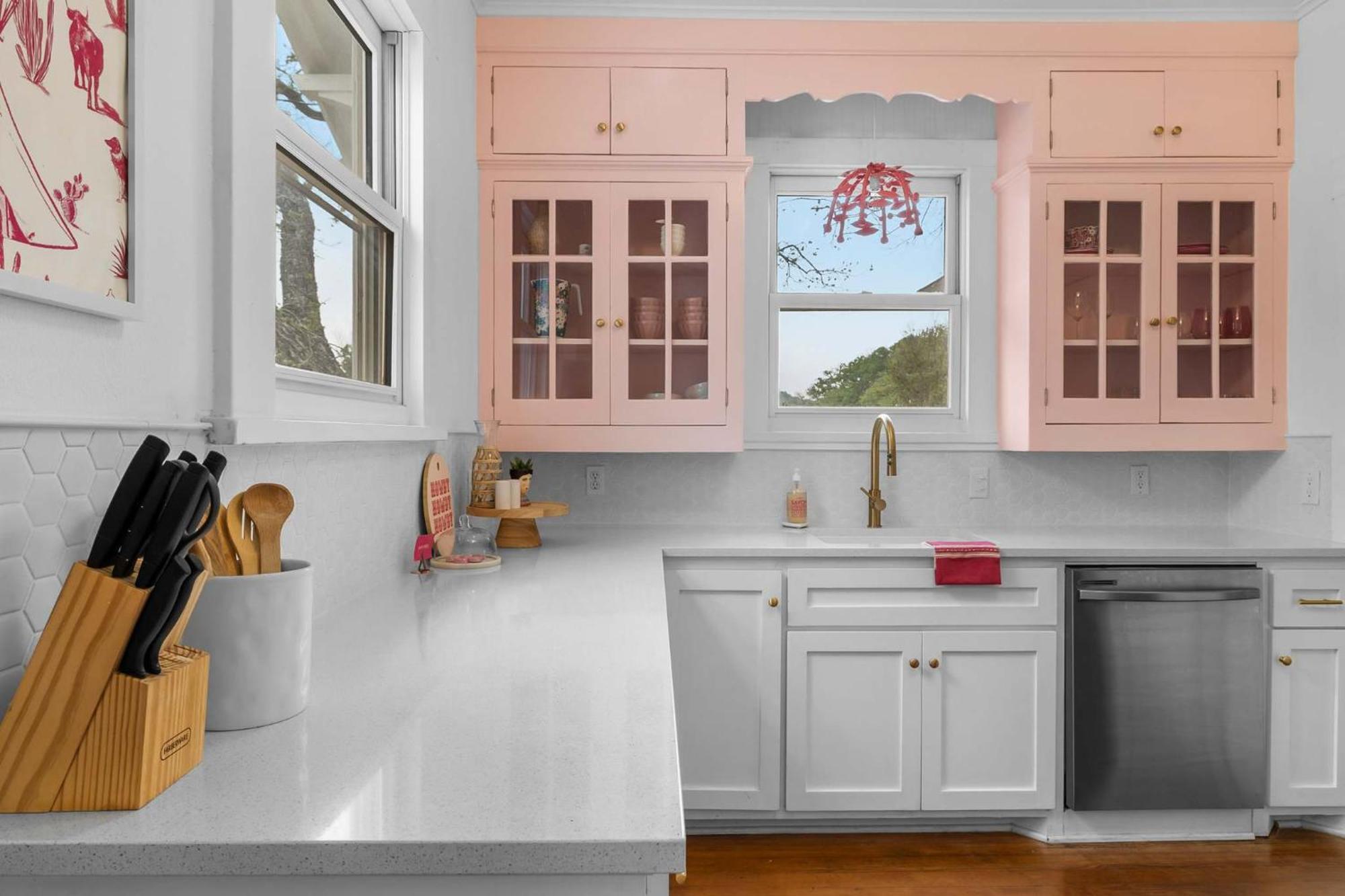 فيلا Pink Duchess - Mins To Main Hot Tub & Fire Pit فريدريكسبيرغ المظهر الخارجي الصورة