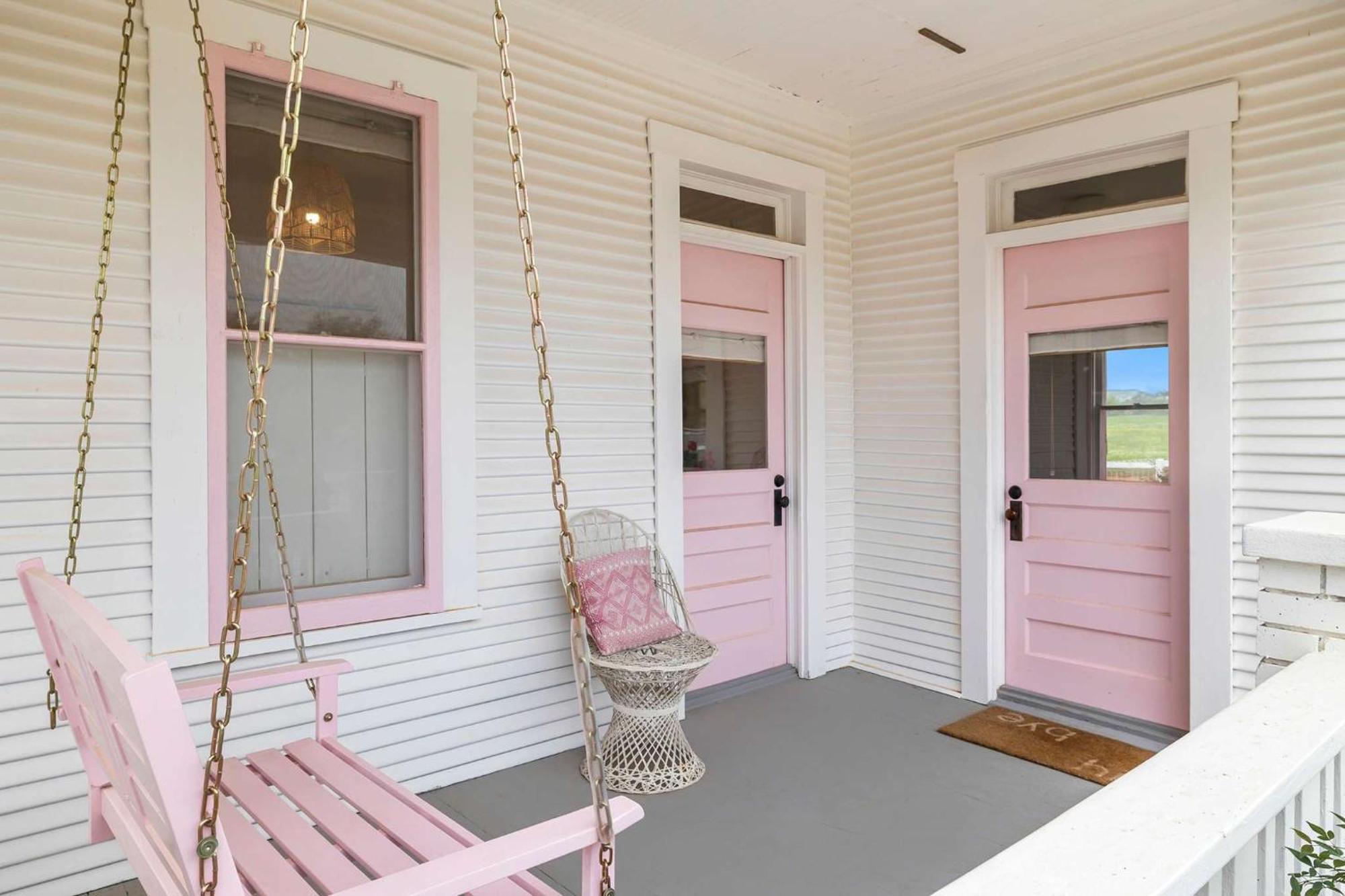 فيلا Pink Duchess - Mins To Main Hot Tub & Fire Pit فريدريكسبيرغ المظهر الخارجي الصورة