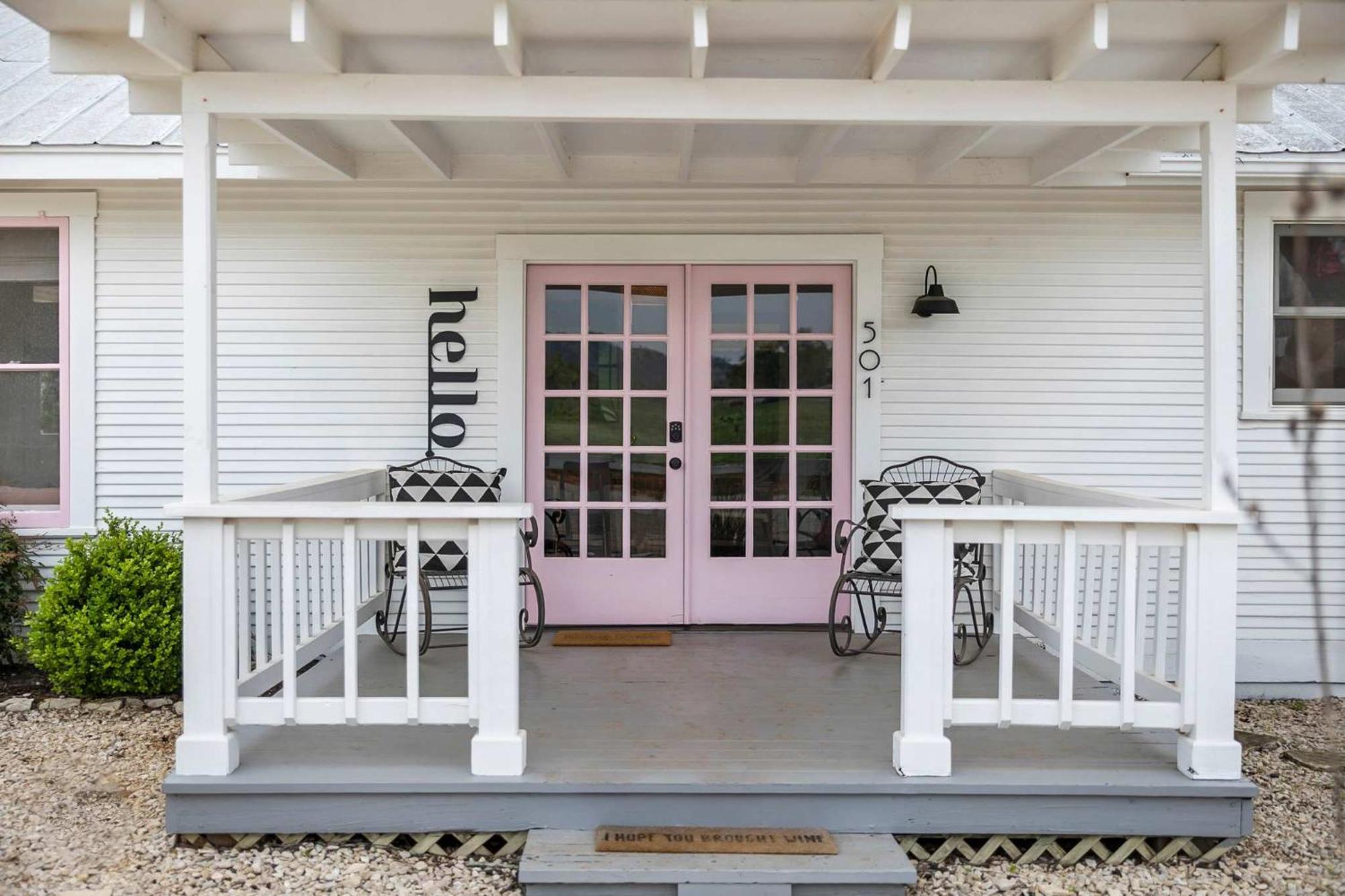 فيلا Pink Duchess - Mins To Main Hot Tub & Fire Pit فريدريكسبيرغ المظهر الخارجي الصورة