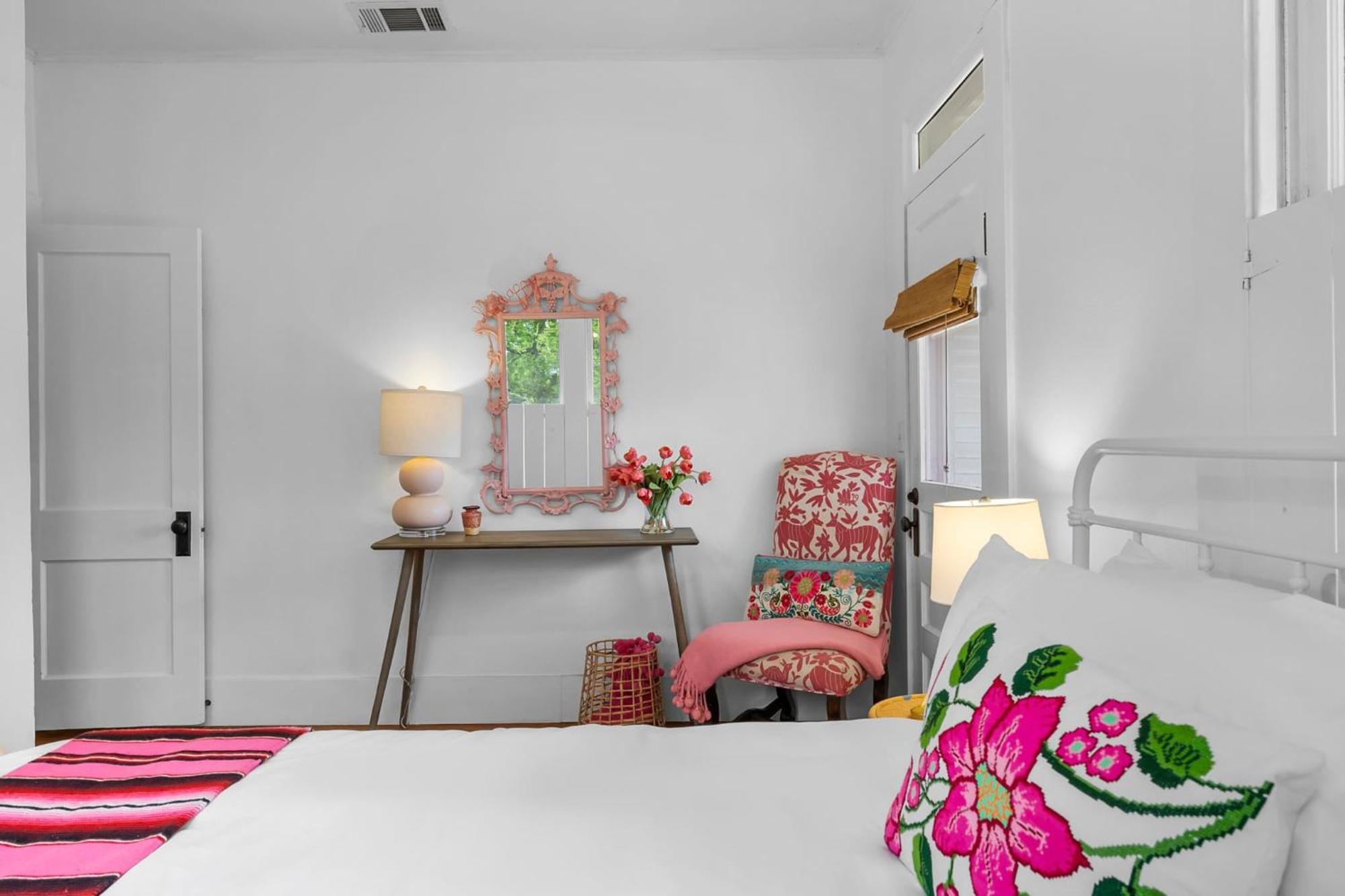 فيلا Pink Duchess - Mins To Main Hot Tub & Fire Pit فريدريكسبيرغ المظهر الخارجي الصورة