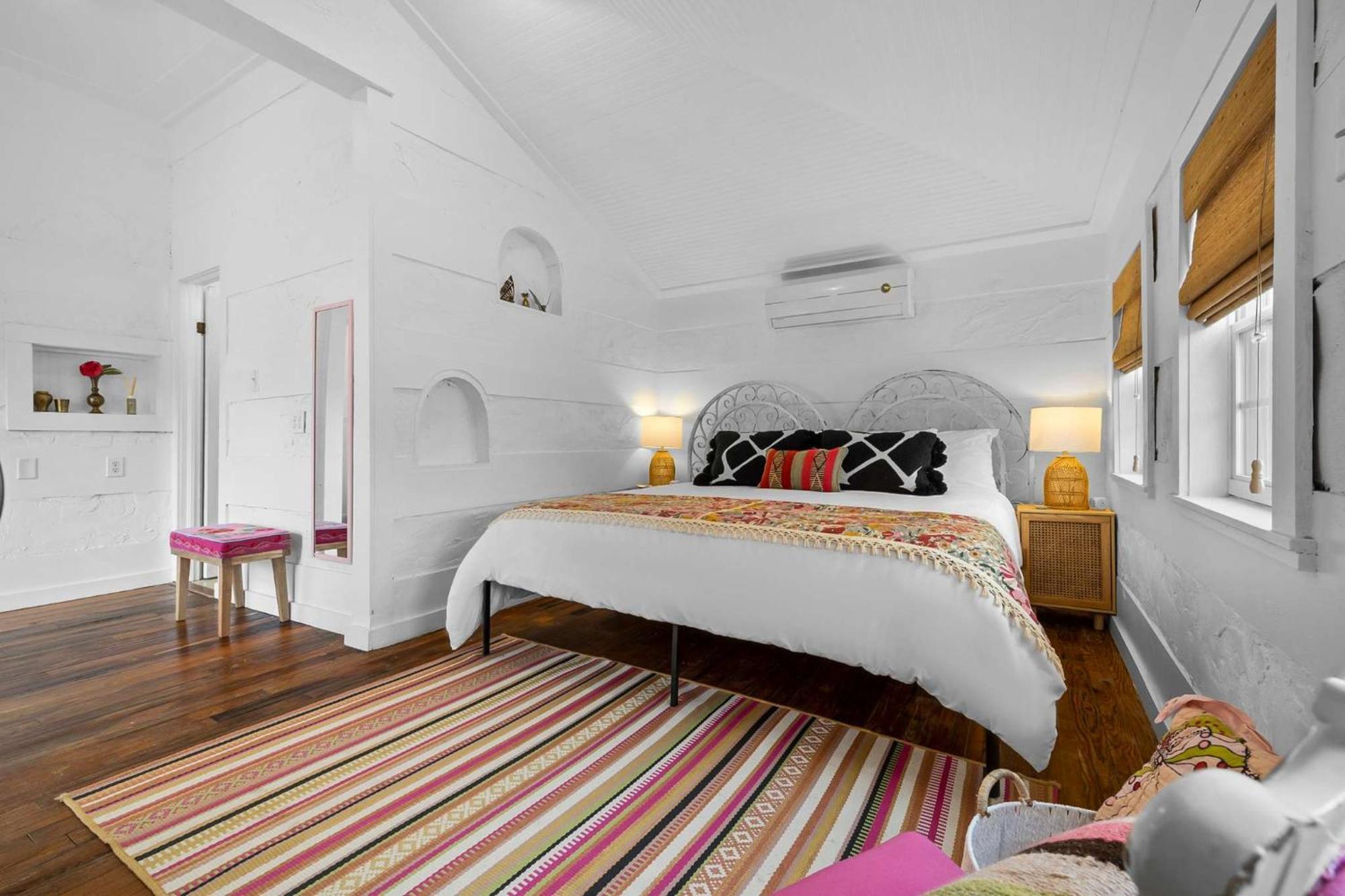 فيلا Pink Duchess - Mins To Main Hot Tub & Fire Pit فريدريكسبيرغ المظهر الخارجي الصورة