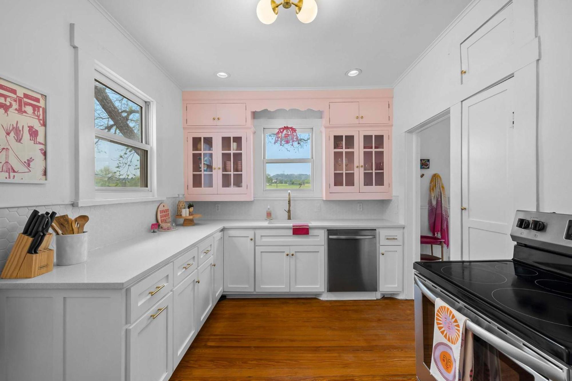 فيلا Pink Duchess - Mins To Main Hot Tub & Fire Pit فريدريكسبيرغ المظهر الخارجي الصورة