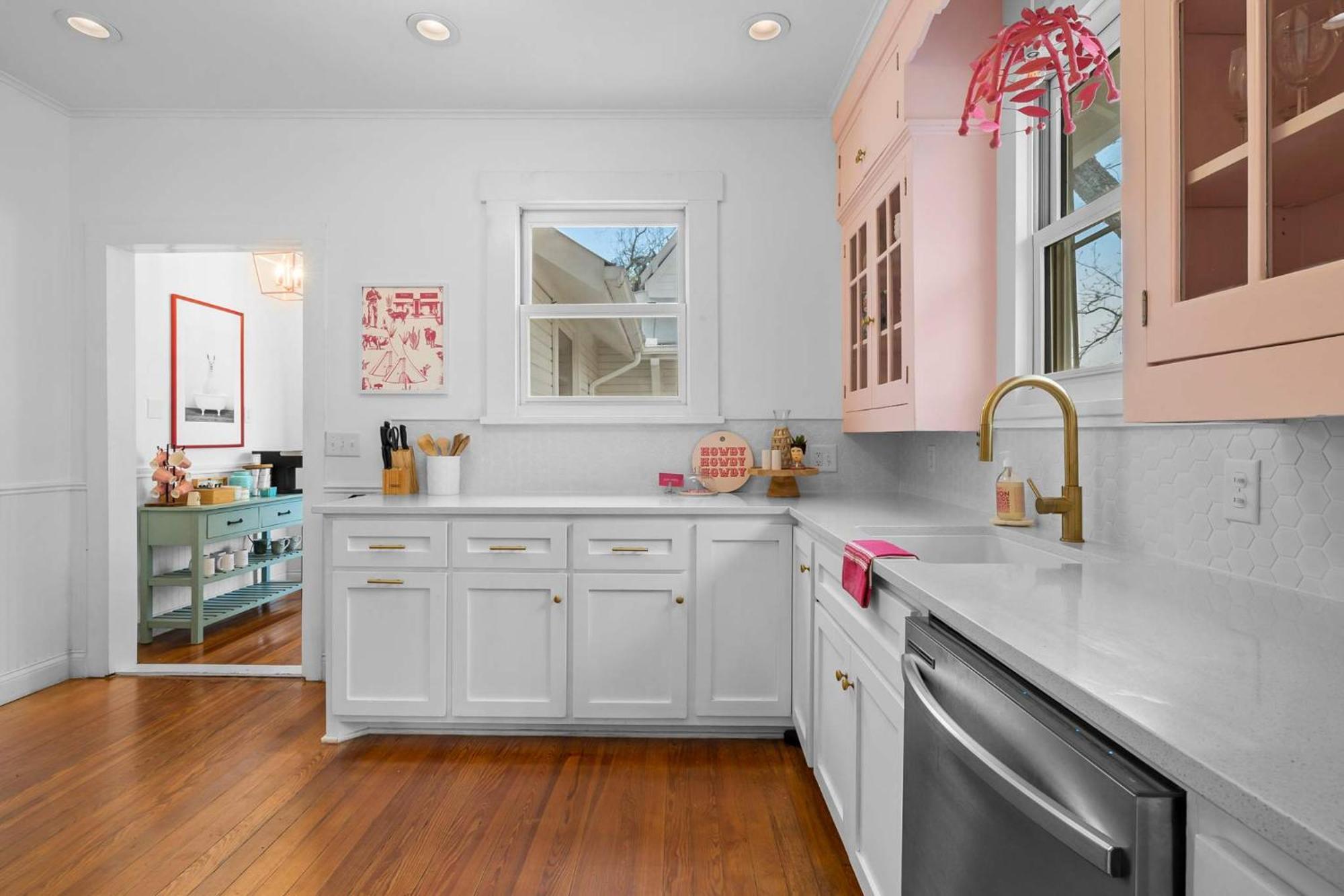 فيلا Pink Duchess - Mins To Main Hot Tub & Fire Pit فريدريكسبيرغ المظهر الخارجي الصورة